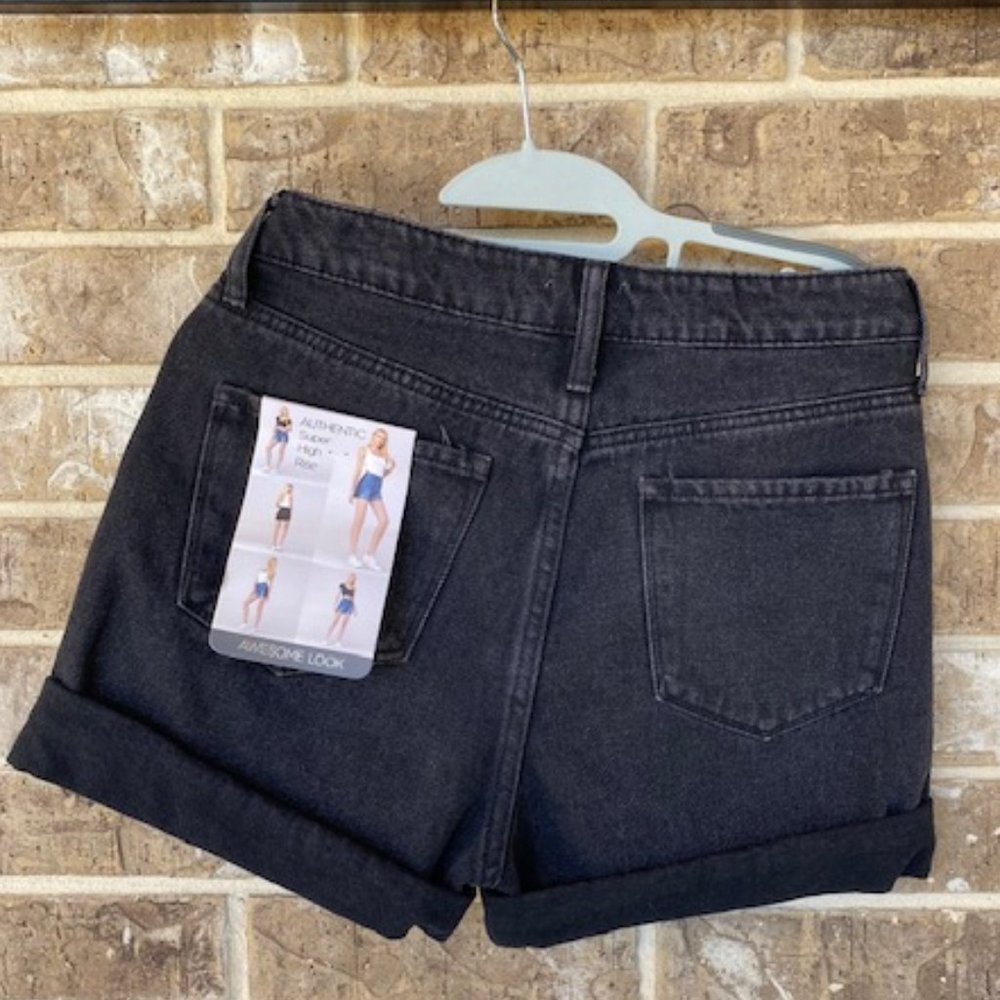 Simple Society Super High Rise Color Block Shorts - Picture 7 of 8
